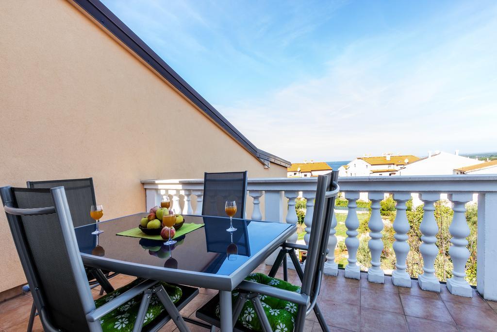 Apartments Dejana Штинян Екстер'єр фото