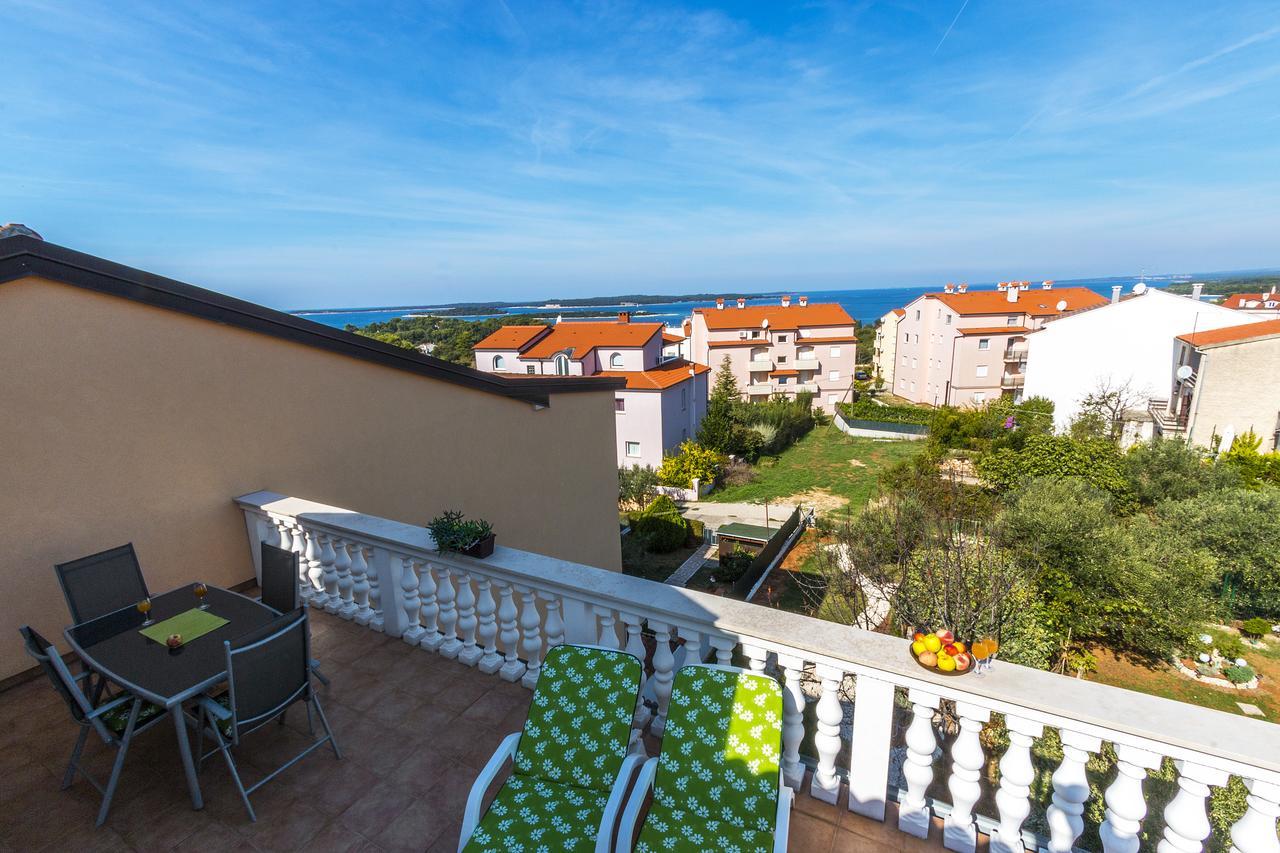 Apartments Dejana Штинян Екстер'єр фото