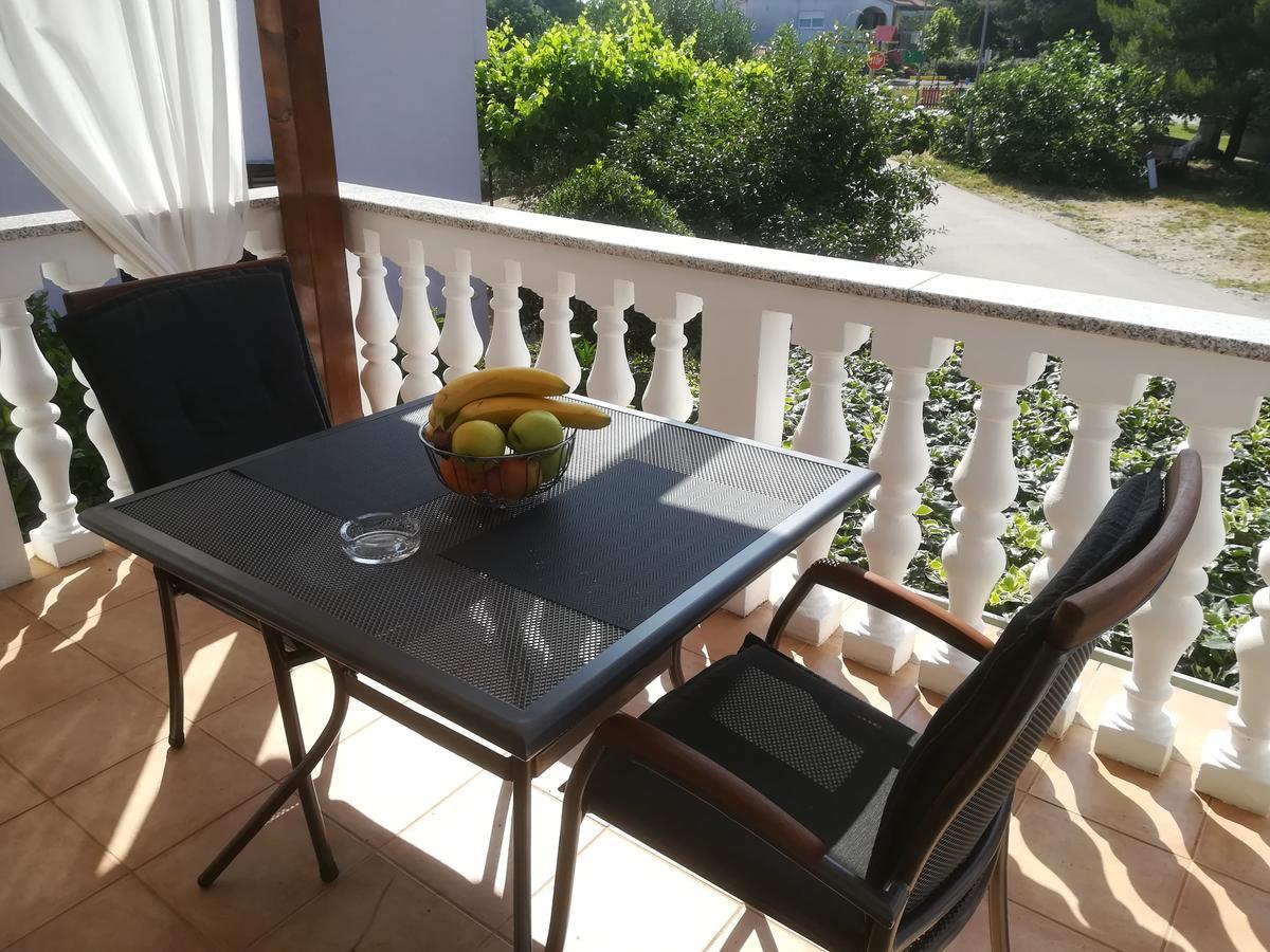 Apartments Dejana Штинян Екстер'єр фото