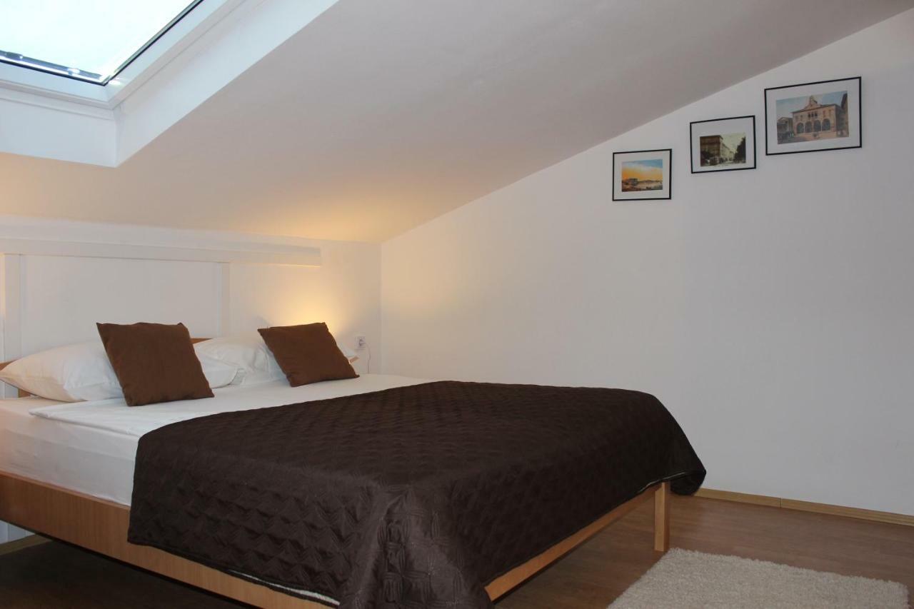 Apartments Dejana Штинян Екстер'єр фото