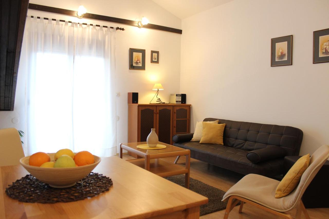 Apartments Dejana Штинян Екстер'єр фото
